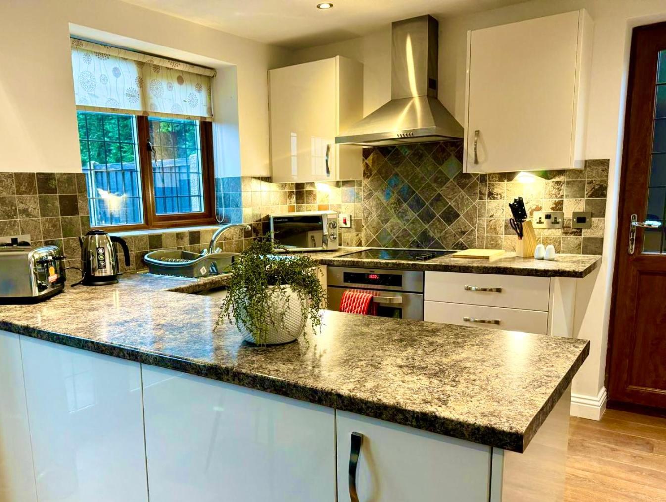 3Br House Ossett-Wakefield, Free Parking 3 Cars Wi Fi Long Stays エクステリア 写真