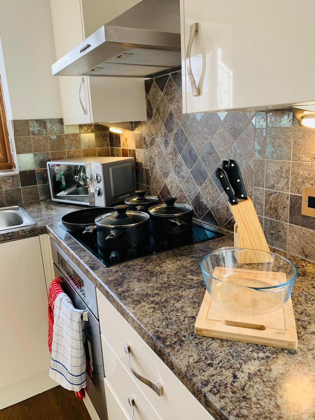 3Br House Ossett-Wakefield, Free Parking 3 Cars Wi Fi Long Stays エクステリア 写真