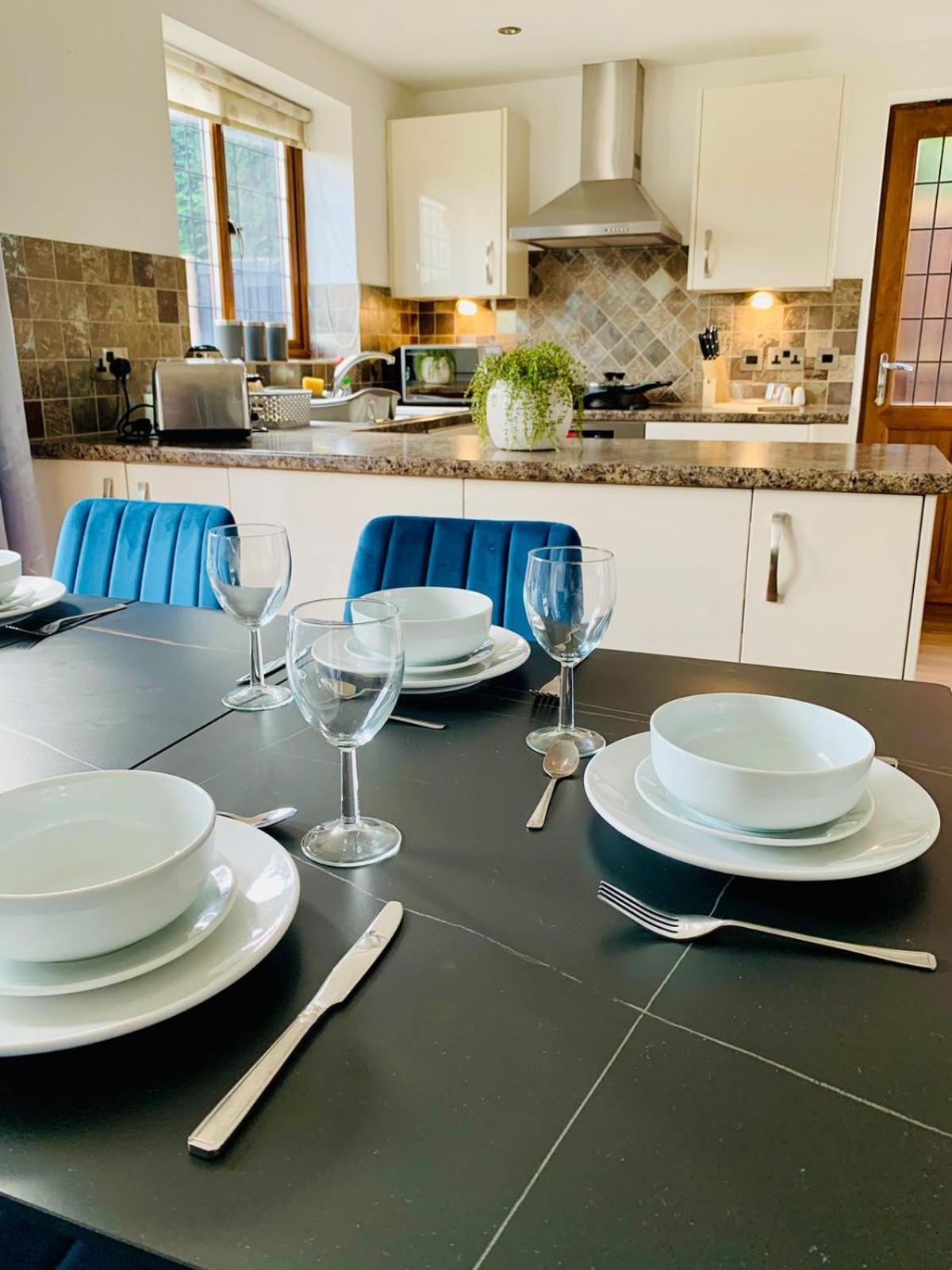 3Br House Ossett-Wakefield, Free Parking 3 Cars Wi Fi Long Stays エクステリア 写真