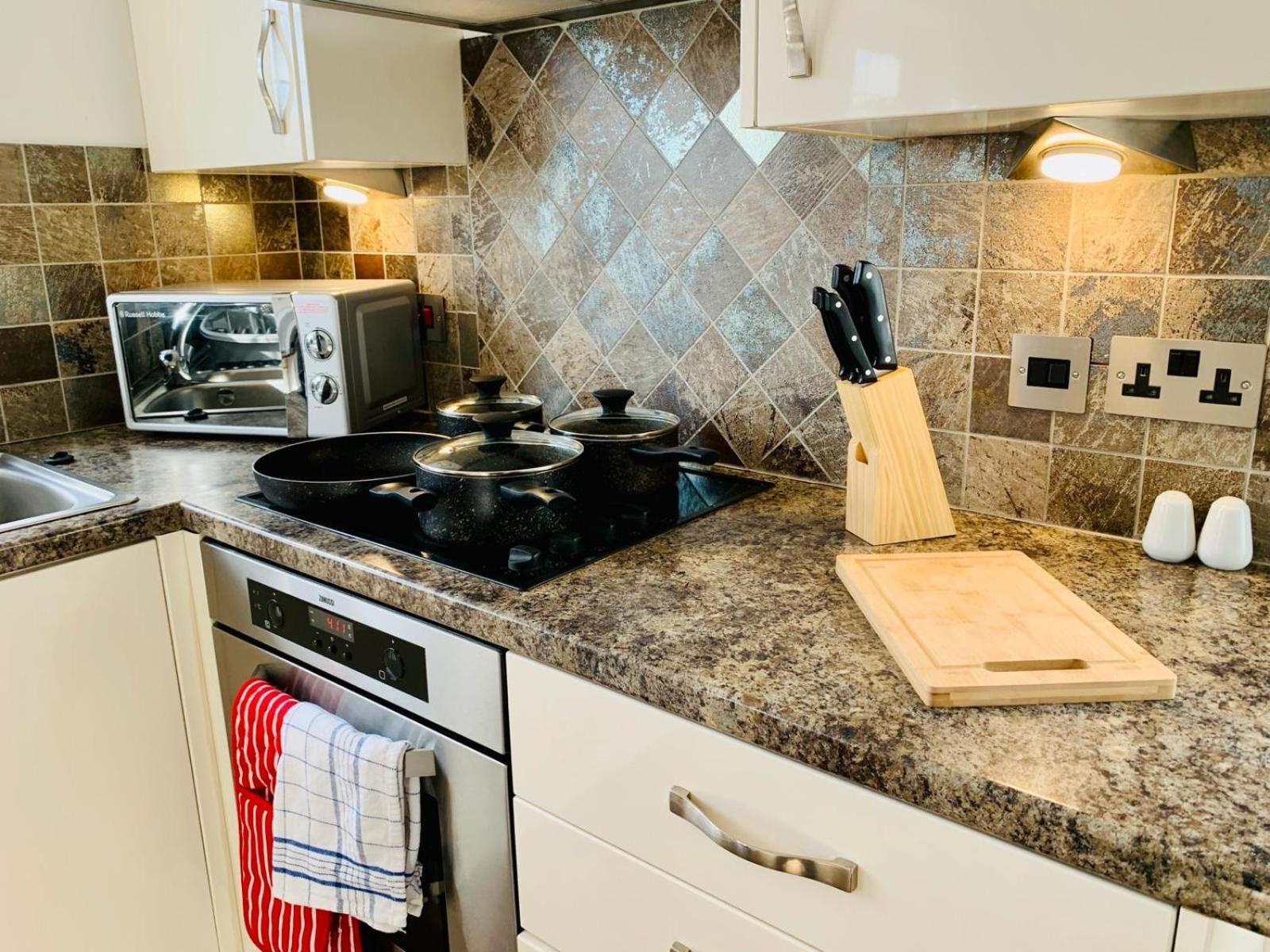 3Br House Ossett-Wakefield, Free Parking 3 Cars Wi Fi Long Stays エクステリア 写真