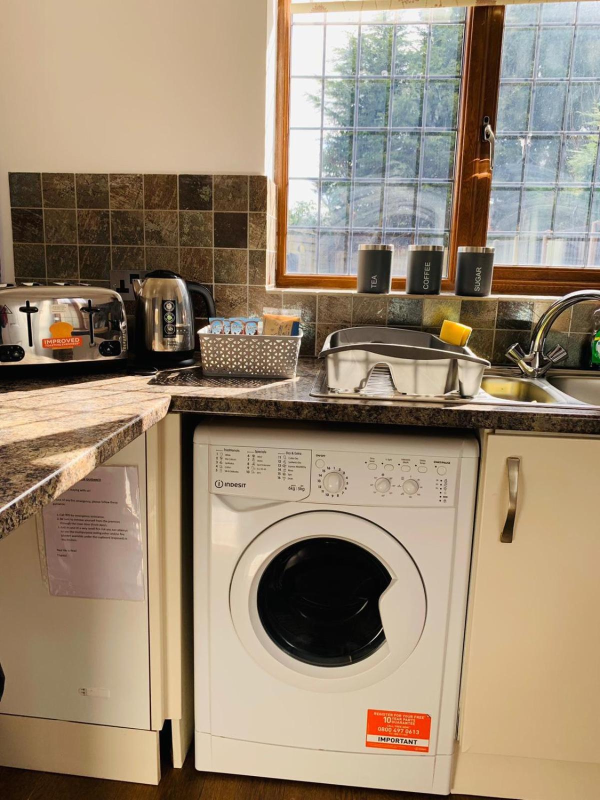 3Br House Ossett-Wakefield, Free Parking 3 Cars Wi Fi Long Stays エクステリア 写真